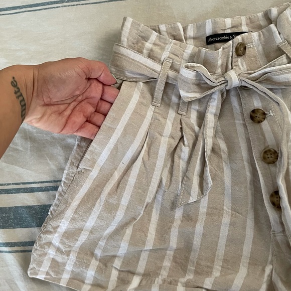 A&F Striped Paperbag Shorts - Picture 5 of 6